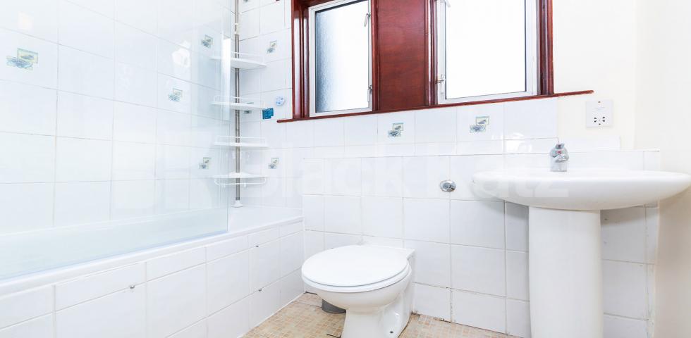 			NEW INSTRUCTION!, 2 Bedroom, 1 bath, 1 reception Flat			 North Villas, CAMDEN SQUARE